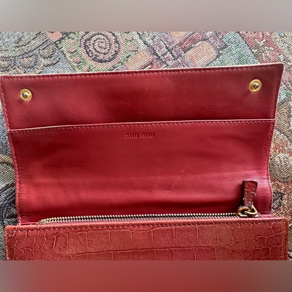 Miu Miu Authentic Crocodile Embossed Leather Wallet Carmel with Rust Interior - Picture 8 of 11